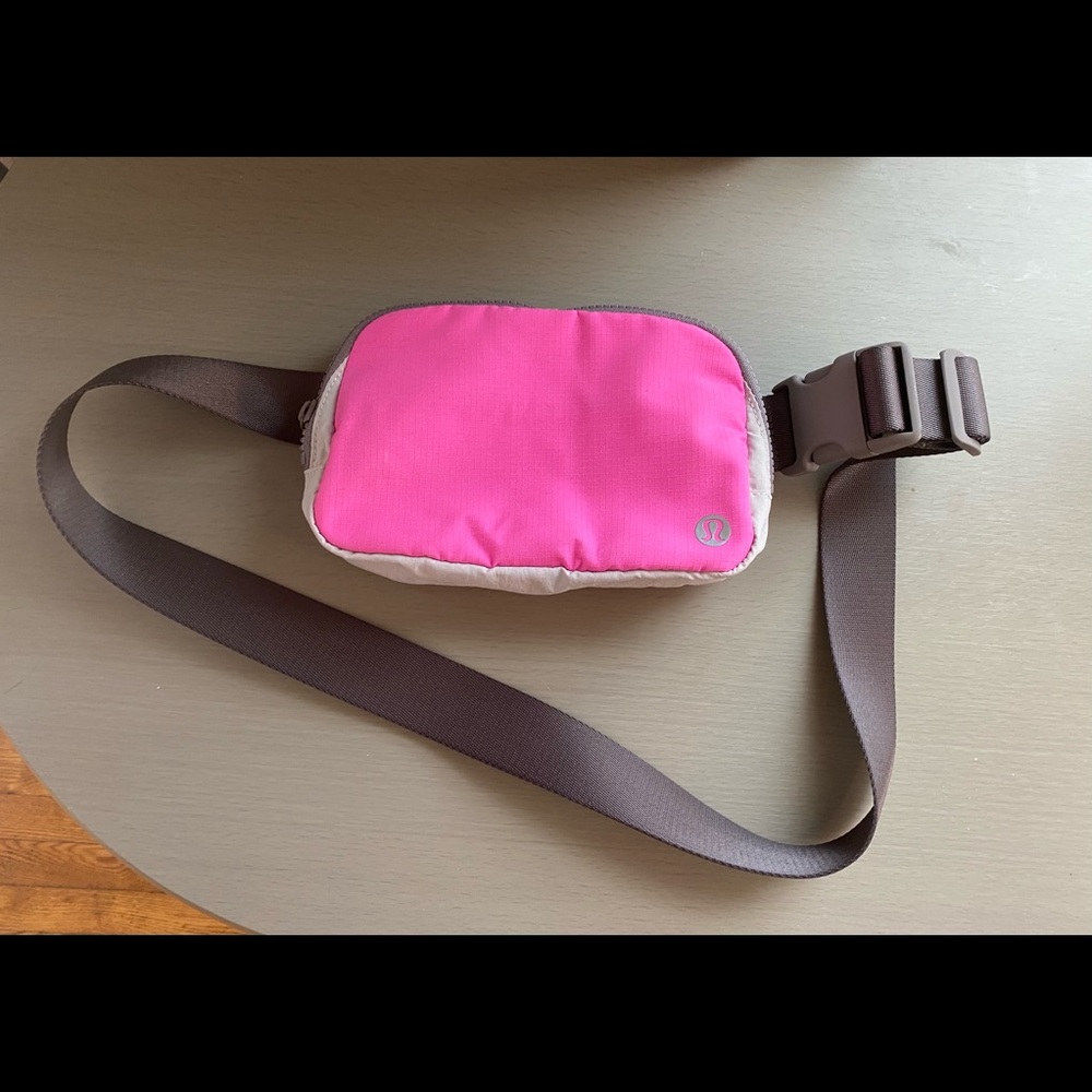 Everywhere Belt Bag- Hot Pink